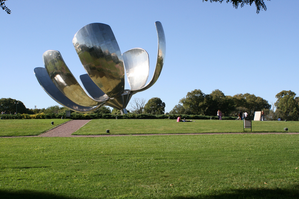 Floralis Generica. Eduardo Catalano. Plaza Naciones Unidas ...