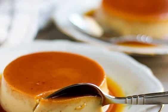 Découvrez la recette du fameux flan au caramel!