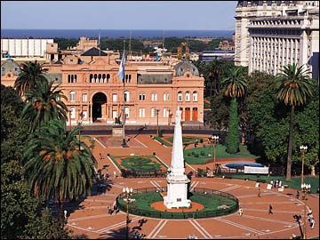 La PLAZA DE MAYO : ENTRE histoire, symbole, ET architecture
